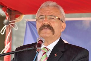 "Okul yapımından rahatsız olan beyin &ouml;z&uuml;rl&uuml;ler var"