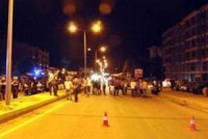 Kazalara isyan edip yolu kapattılar