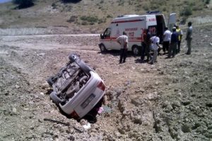 Adıyaman'da otomobil şarampole yuvarlandı