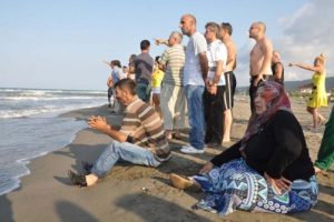 Karadeniz'de can pazarı: 2 kişi boğuldu, 1 kayıp, 7 kişi de kurtarıldı