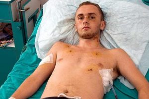 T&uuml;rk kızını &ouml;pt&uuml;, 17 kez bı&ccedil;aklandı