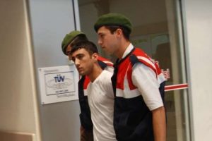 Polise ateş a&ccedil;an iki kardeş yakalandı