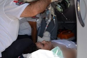 Kağıt kesme makinesine kaptırdığı kolunu kaybetti