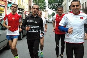 Irk&ccedil;ılığa karşı 92 kilometre koştular.