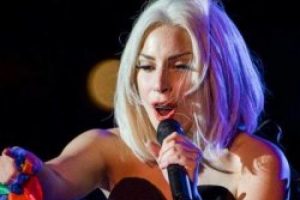 Lady Gaga eşcinseller i&ccedil;in geri d&ouml;nd&uuml;