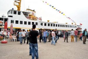 Cide halkı vapur &ouml;zlemini giderdi