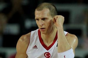 Sinan G&uuml;ler resmen Galatasaray'da