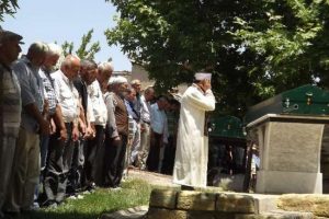 Kazada &ouml;len aile son yolculuğuna uğurlandı