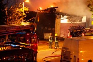 İngiltere'de her 2 camiden 1'i saldırıya uğradı