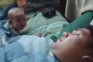 Babanın horlaması bebeği korkuttu