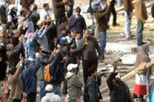 Mısır'da ordunun uyarısı muhalifleri coşturdu