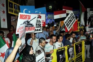 İstanbul'dan Mursi'ye destek