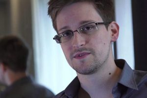 Snowden Rusya'ya sığındı