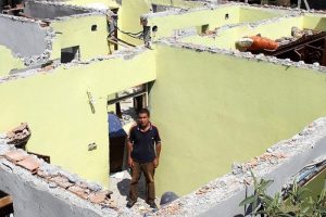 Evin &ccedil;atısını sattı