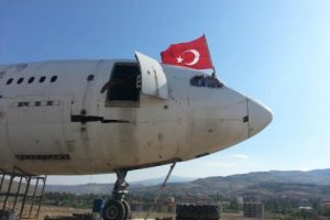 Eski u&ccedil;ak yeni k&uuml;t&uuml;phane