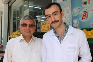 Manav tezgahında &ccedil;alışarak gelen başarı