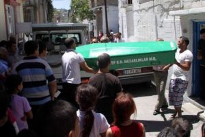 Seveyim derken kucağından d&uuml;ş&uuml;rd&uuml;