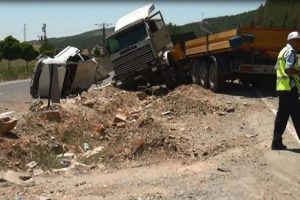 TIR otomobile &ccedil;arptı