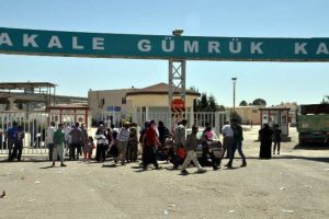 Ak&ccedil;akale Sınır Kapısı'nda hareketlilik s&uuml;r&uuml;yor