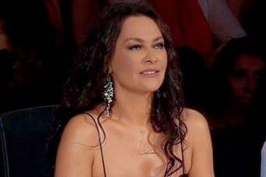 H&uuml;lya Avşar zirveye oturdu