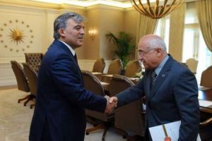 G&uuml;l &Ccedil;i&ccedil;ek'i tebrik etti!