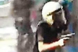 Polis koruyor