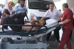 İki ailenin sokak kavgası kanlı bitti