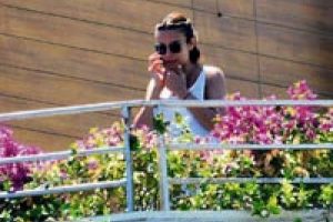 Sağ g&ouml;sterip sol vurdu!