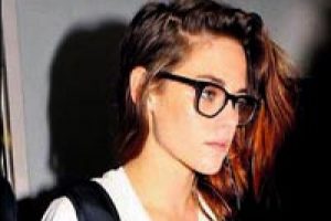 Kristen yalnız kaldı