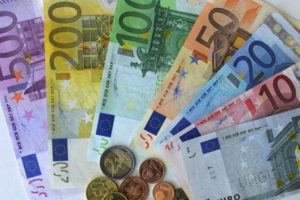 Piyasalar hareketlendi, dolarda y&uuml;kseliş var
