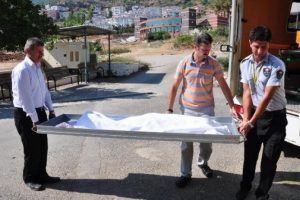 5 yaşındaki Rus kız havuzda boğuldu