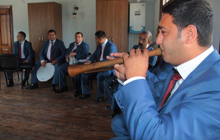 Romanların popstarları bu mektepten &ccedil;ıkacak