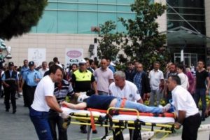Alışveriş merkezinde intihar iddiasına 2 tutuklama
