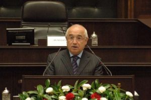 Hi&ccedil;bir yazıya dava a&ccedil;mayan siyaset&ccedil;i
