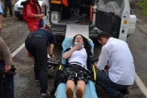 K&ouml;y minib&uuml;s&uuml; takla attı: 2 &ouml;l&uuml;, 27 yaralı