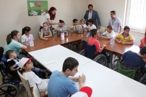 Bizim Ev'de &ccedil;ocukların pasta heyecanı
