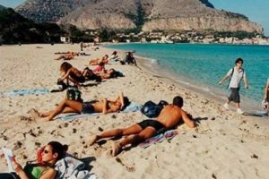 Bikiniyle dolaşana para cezası