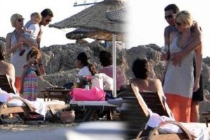 &Ccedil;eşme'de mutluluk pozu!