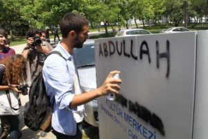 Demirel'in adını sildiler