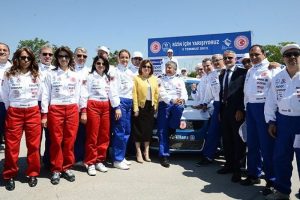 Milletvekilleri engellilere destek i&ccedil;in yarıştı