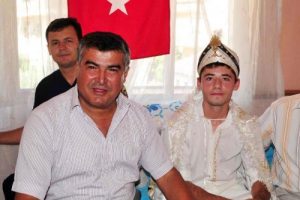 Aşkı uğruna s&uuml;nnet oldu