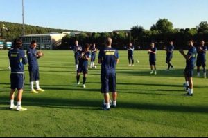 Fenerbah&ccedil;eli futbolculardan 3 Temmuz protestosu