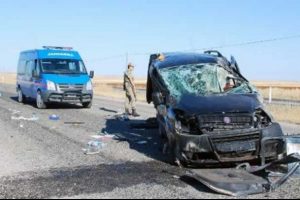 Şanlıurfa'da ara&ccedil; takla attı