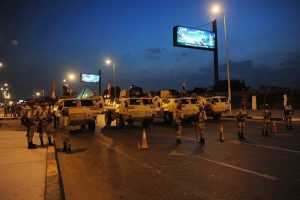 Mısır'da tanklar meydanlara indi