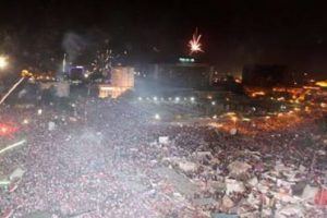 Tahrir'de sevin&ccedil; g&ouml;sterileri