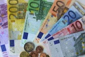 ECB &ouml;ncesi euro d&uuml;ş&uuml;yor