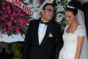 Mesut Yar ve eşine kiralık kasa şoku!