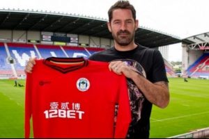 Scott Carson yeniden Ada'da