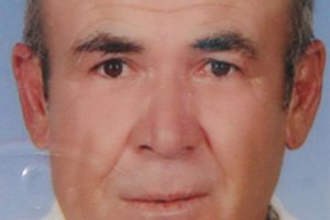 Tekerlekli sandalyesine otomobilin &ccedil;arptığı engelli &ouml;ld&uuml;