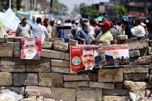 Mursi destek&ccedil;ilerinin bekleyişi s&uuml;r&uuml;yor